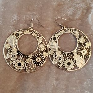 Gorgeous Silver and Black Floral Hanging Earrings